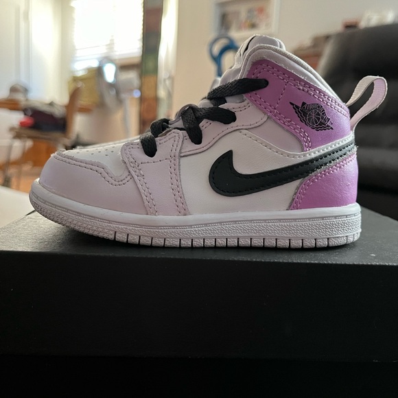 Jordan 1 mid(TD) size 7c - Picture 3 of 3